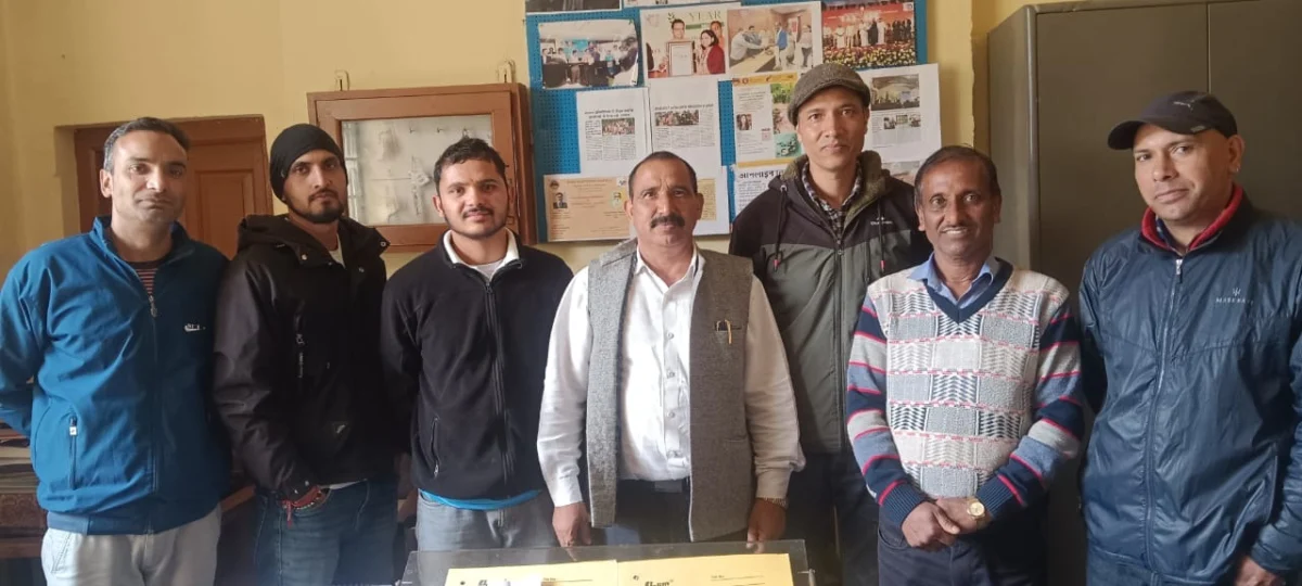 तल्लीताल बाजार से डीएसबी परिसर तक डॉ. भुवन आर्य का जनसंपर्क, व्यापारियों और प्राध्यापकों से की मुलाकात