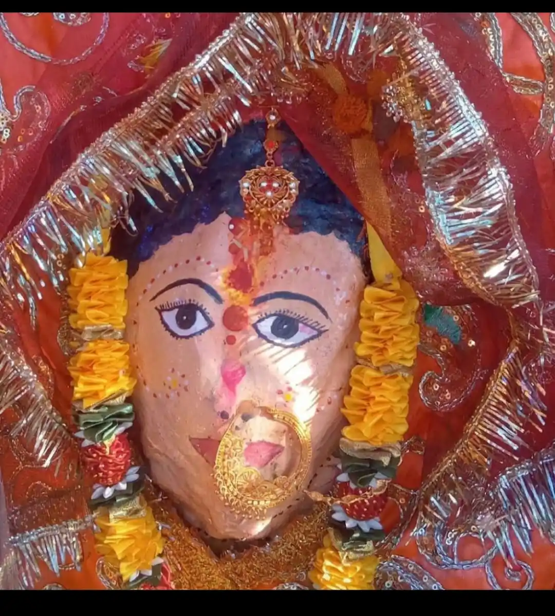 खुरपाताल में मां मनसा देवी मंदिर सजा, आज से गूंजेंगे भजन-कीर्तन और होगी पंच आरती