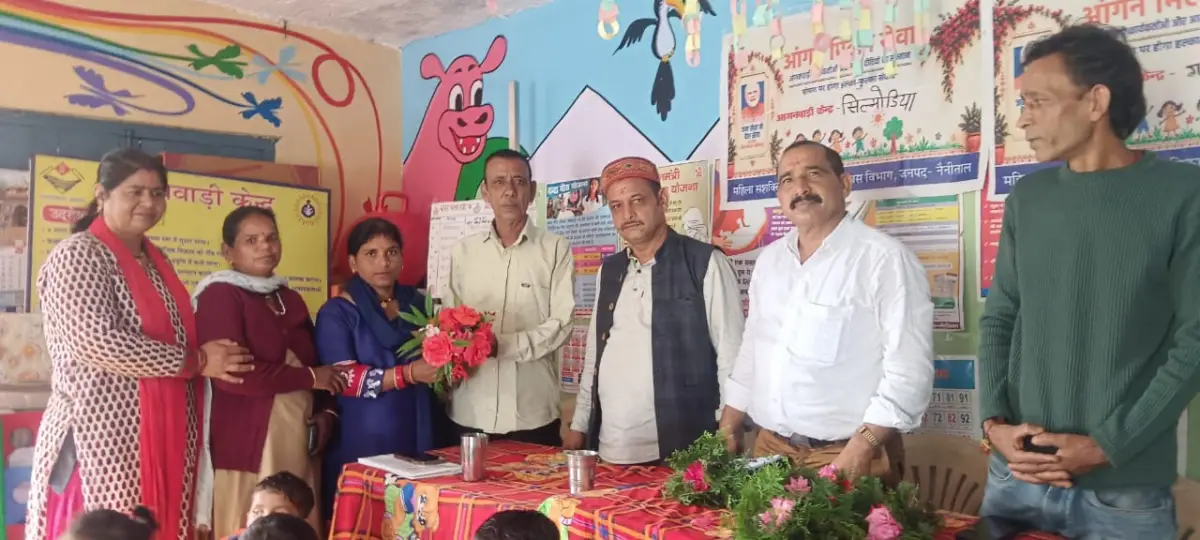 गांवों में पहुंचे डॉ. भुवन चंद्र आर्य, महिलाओं-बच्चों को योजनाओं का लाभ दिलाने के साथ कर्मचारियों से भी किया संवाद