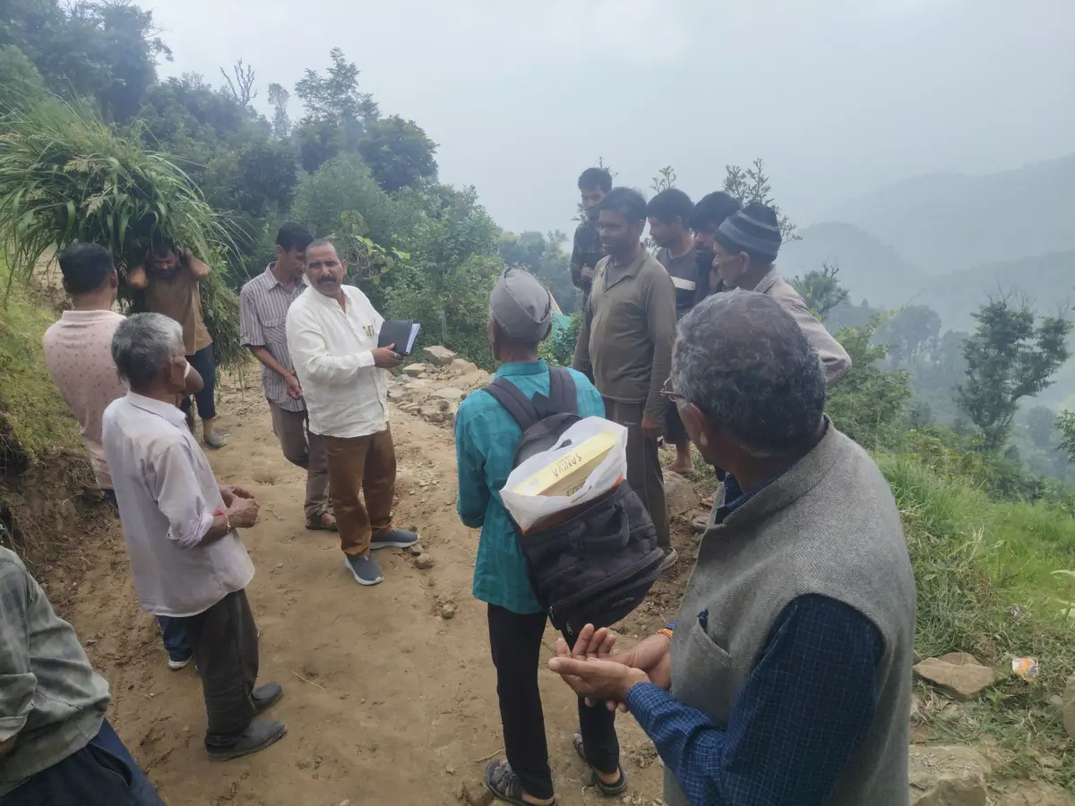 गांव-गांव गरजी भाजपा की आवाज, डॉ. भुवन आर्य ने साधा जनसंपर्क; ग्रामीणों से सीधा