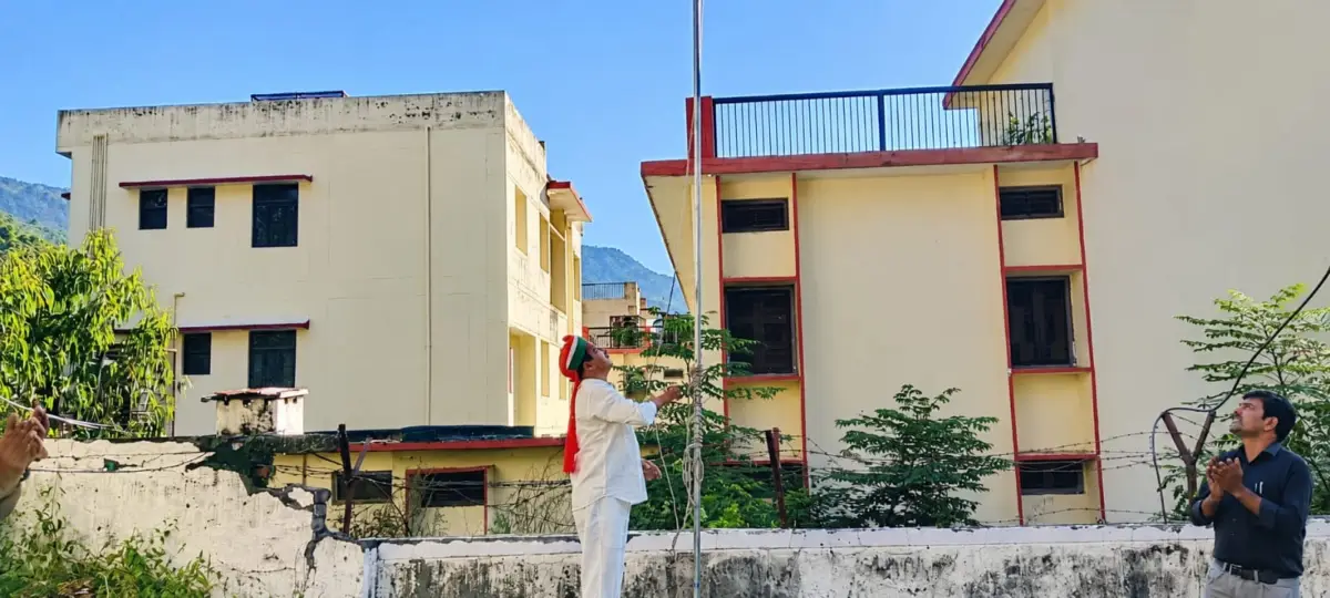 गांधी-शास्त्री जयंती पर बेतालघाट में गूंजा देशभक्ति का संदेश  डॉ. भुवन चंद्र आर्य ने किया ध्वजारोहण, प्रतिभावान छात्र-छात्राएं हुए सम्मानित