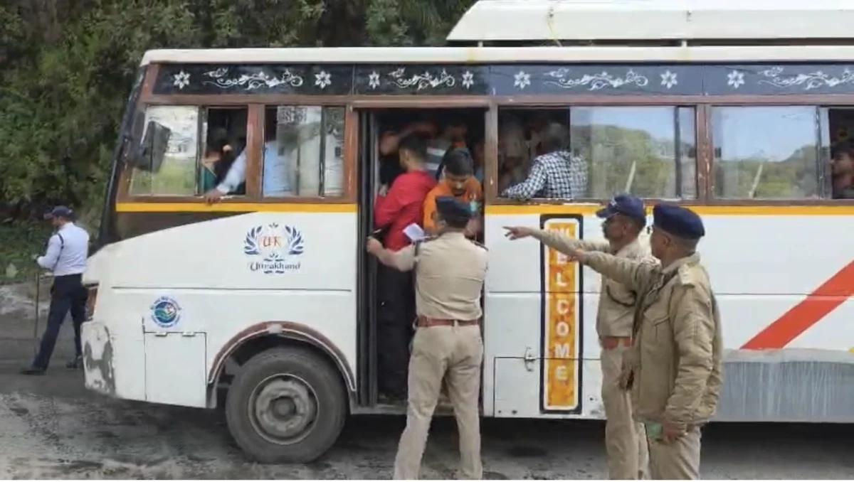 कैंची धाम में रविवार को 15 हजार से अधिक श्रद्धालुओं ने किए दर्शन, पुलिस ने संभाली यातायात व्यवस्था