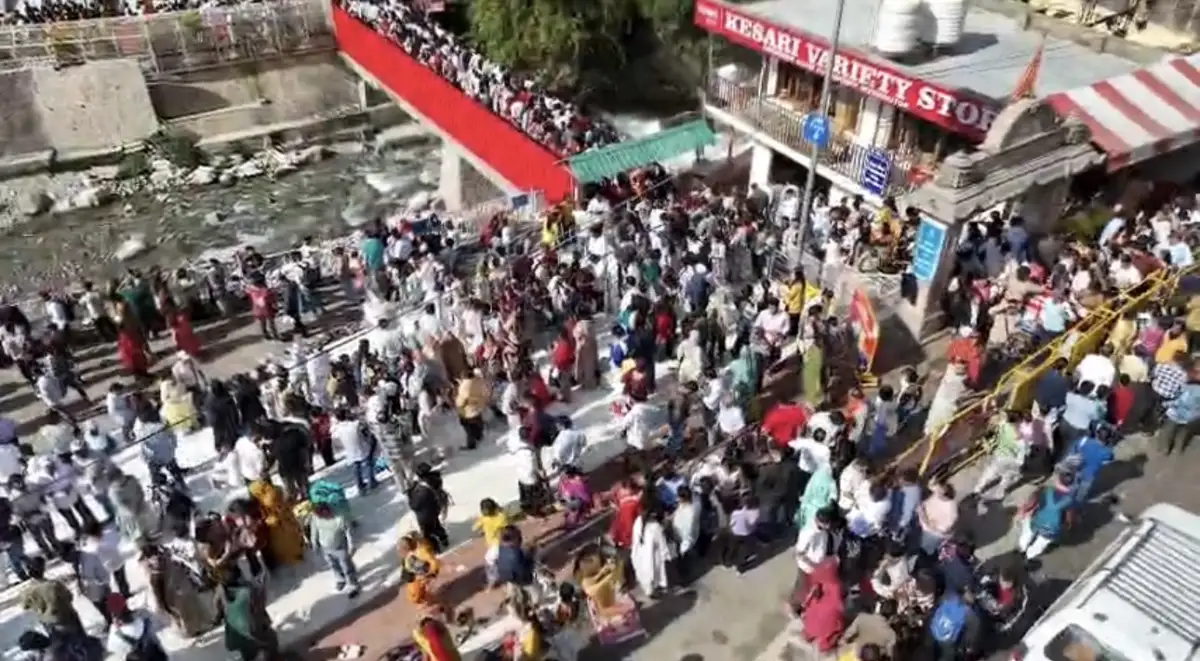 कैंची धाम में रविवार को 15 हजार से अधिक श्रद्धालुओं ने किए दर्शन, पुलिस ने संभाली यातायात व्यवस्था