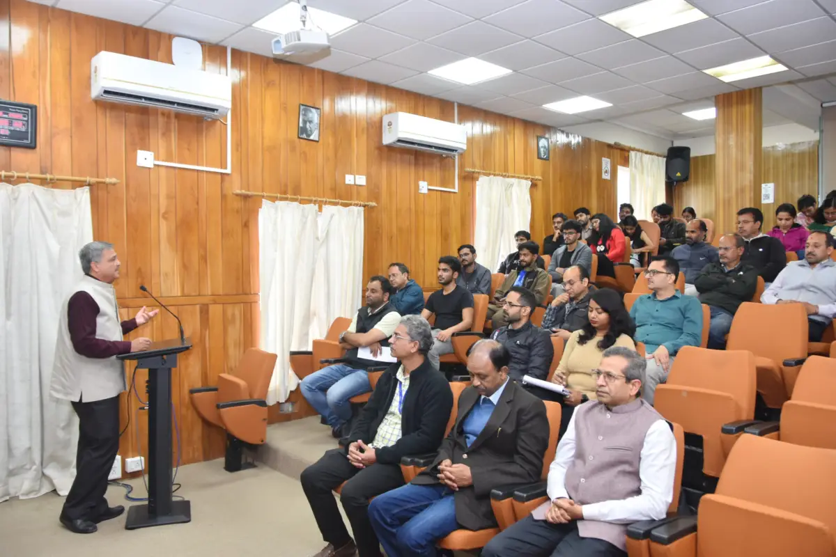 राजभाषा के क्षेत्र में प्रो. गिरीश रंजन तिवारी सम्मानित एरीज में हिंदी की गूंज, वैज्ञानिकों ने दिया विज्ञान को जन-जन की भाषा बनाने का संदेश