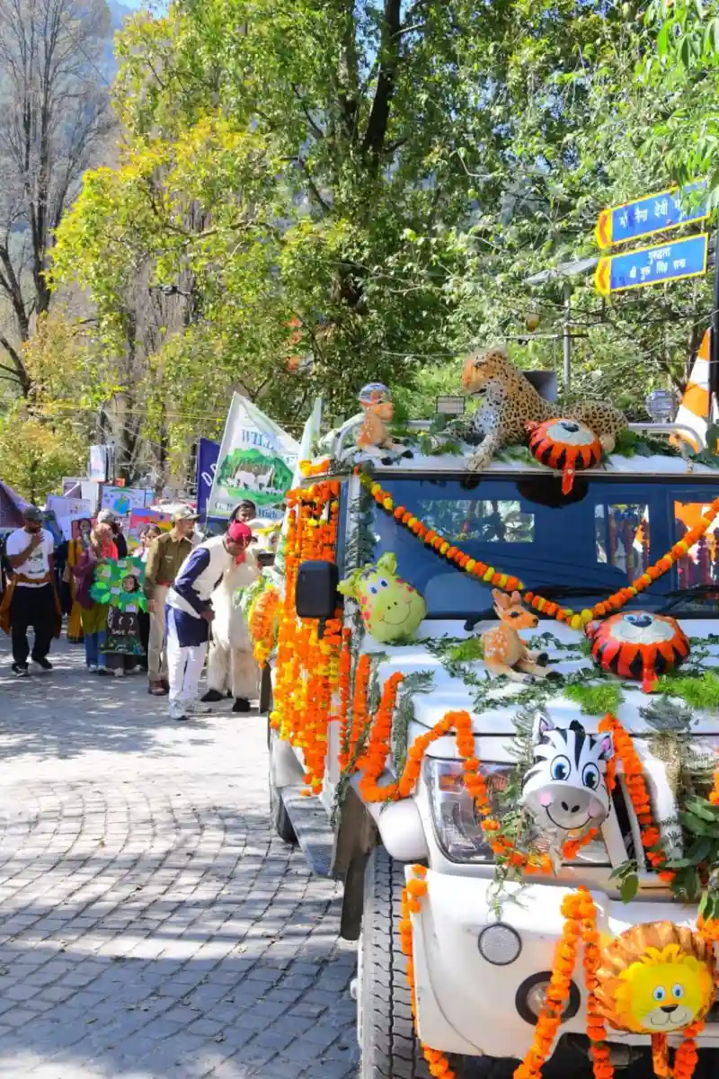 नैनीताल जू में वन्य प्राणी सप्ताह: 200 विद्यार्थियों ने निकाली जागरूकता रैली, क्विज में लॉन्ग व्यू पब्लिक स्कूल बना चैंपियन