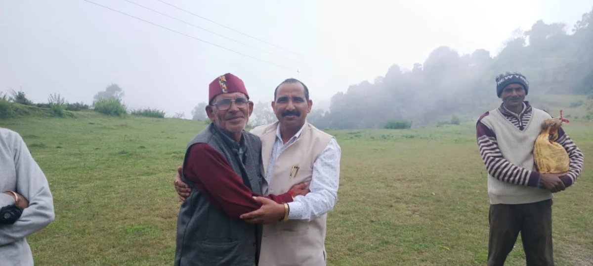 टिकट का ऐलान अभी दूर, लेकिन मैदान में सक्रियता तेज—नैनीताल के गांवों में डॉ. भुवन आर्य का जनसंपर्क अभियान