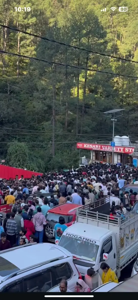 तीन दिन की छुट्टियों में कैंची धाम में उमड़ा श्रद्धालुओं का सैलाब, हनुमान अंश फिल्म के बाद बढ़ा रुझान