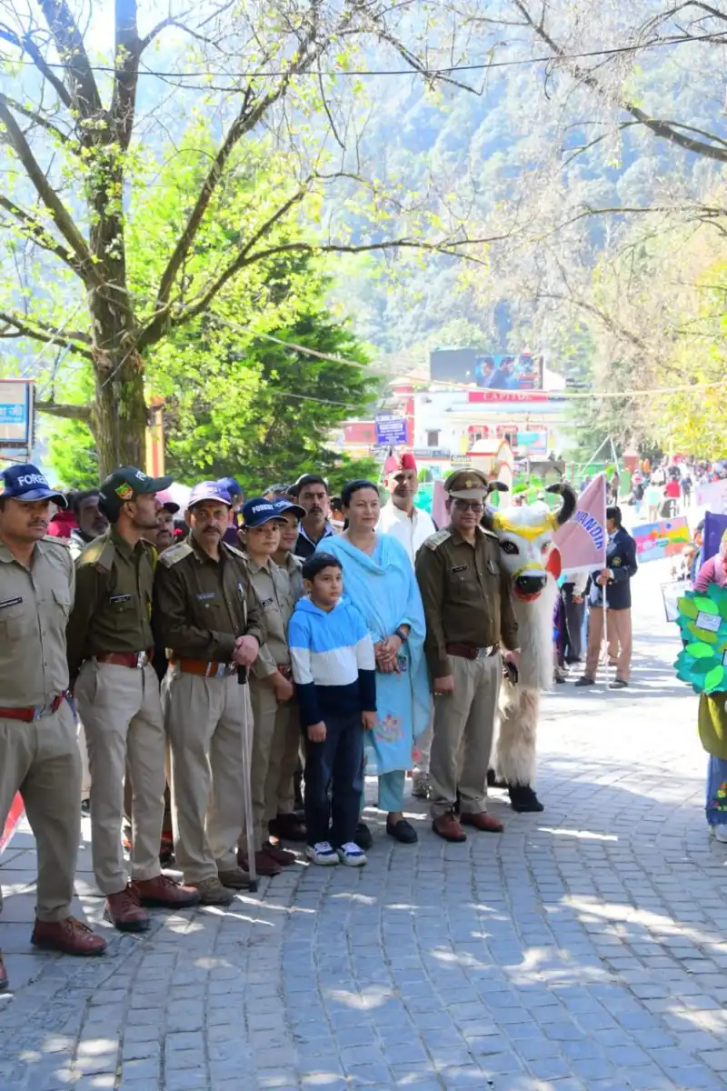 नैनीताल जू में वन्य प्राणी सप्ताह: 200 विद्यार्थियों ने निकाली जागरूकता रैली, क्विज में लॉन्ग व्यू पब्लिक स्कूल बना चैंपियन